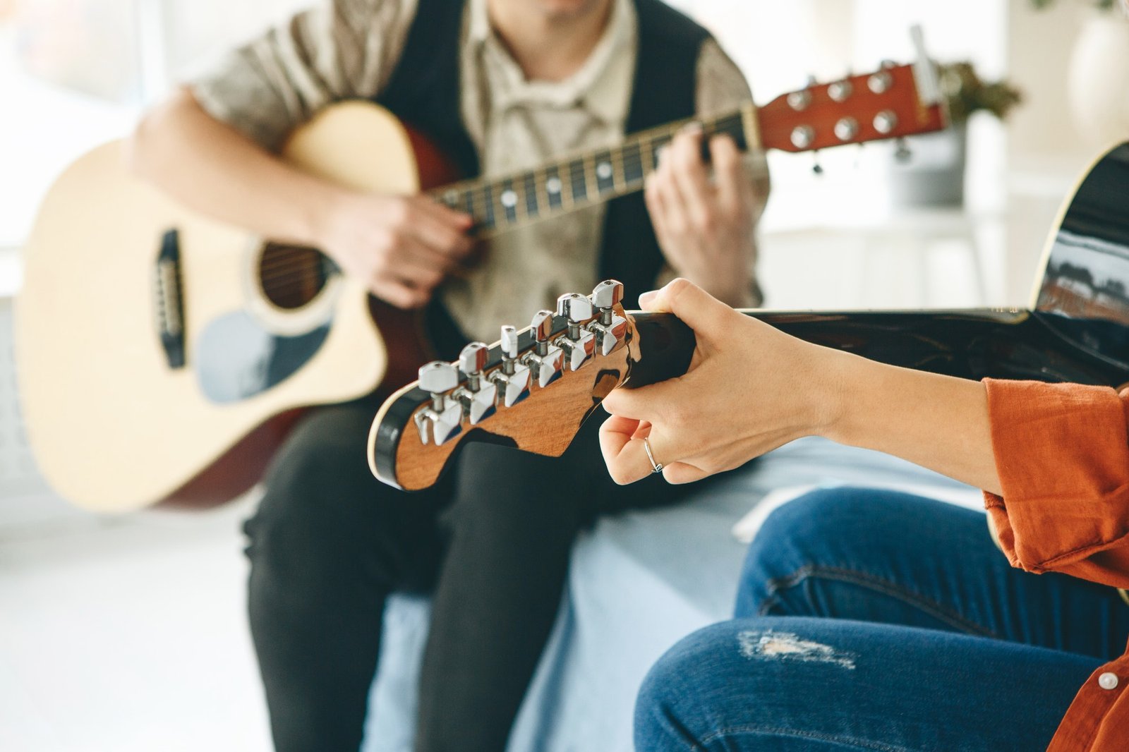 Learn guitar from the comfort of your home with our expert-led online guitar classes. Master chords, techniques, and songs at your own pace. Enroll now!